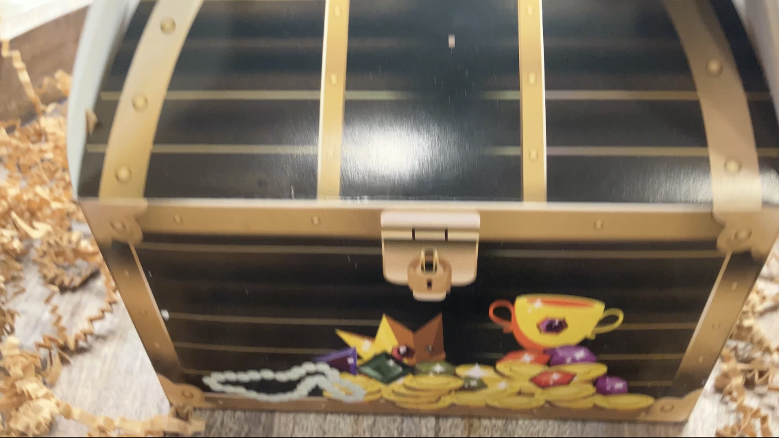 Paper treasure box product is packaged in.