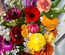 Load image into Gallery viewer, Premium Spring Bouquet
