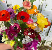 Load image into Gallery viewer, Premium Spring Bouquet
