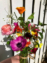 Load image into Gallery viewer, Premium Spring Mini-Bouquet
