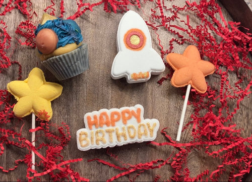 Bath box set displayed with add on 'Happy Birthday' bath bomb. 